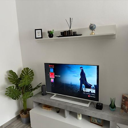 Апартаменты Casa Di Afi, Perfect For 4 - Kitchen - Parking - Netflix Арона Экстерьер фото